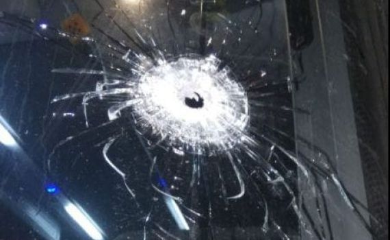 מחבלים פתחו באש לעבר אוטובוס סמוך לבית אל