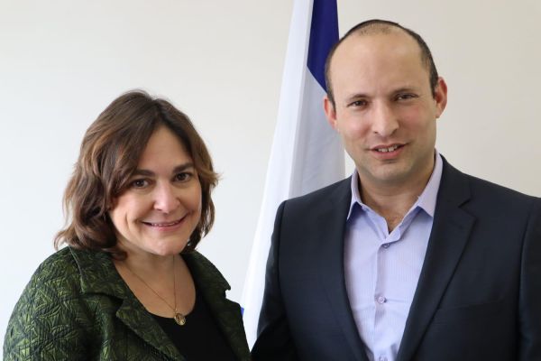 שיריון ראשון של בנט ושקד: קרולין גליק