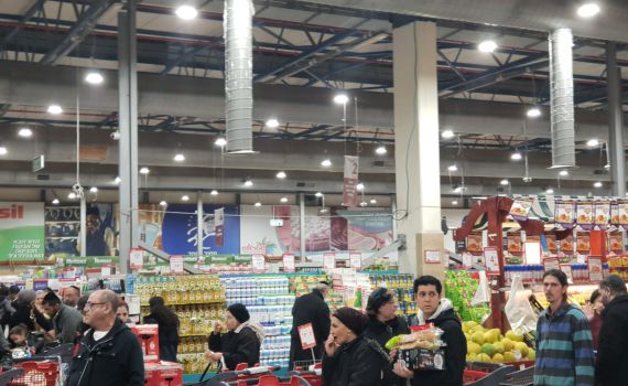 צפו: בעקבות השלג הירושלמים נוהרים למרכולים