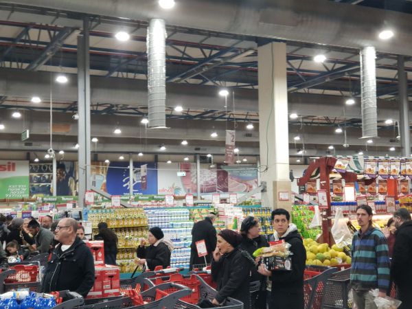 צפו: בעקבות השלג הירושלמים נוהרים למרכולים