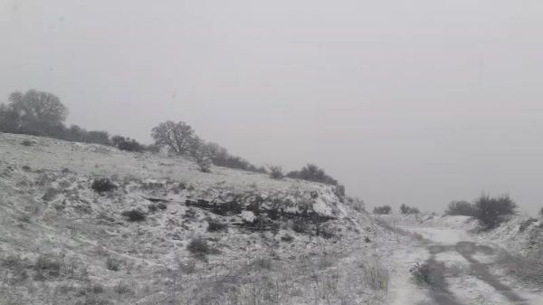 מרהיב • שלג, ברד וזרימות אדירות בנחלים: צפו בתיעוד