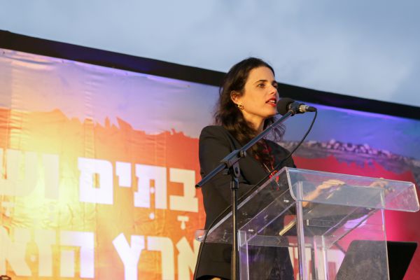 השוואת חקיקה ונורמליזציה ביו"ש: שקד עונה לבוארון