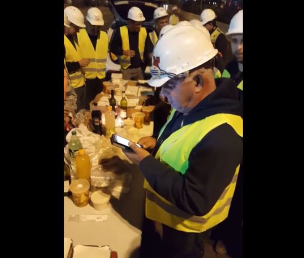 בשבת מתוך טלפון: העובדים בגשר יהודית עשו קידוש.צפו