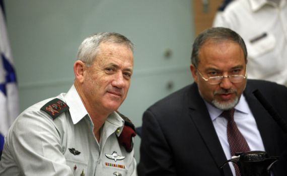 ליברמן מגלה: אלו עמדותיו המדיניות של בני גנץ