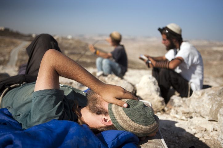 מי שאוהב את נוער הגבעות לא יכול לפרגן להם