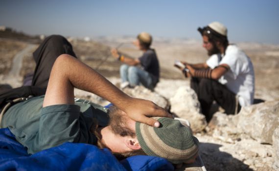 מי שאוהב את נוער הגבעות לא יכול לפרגן להם