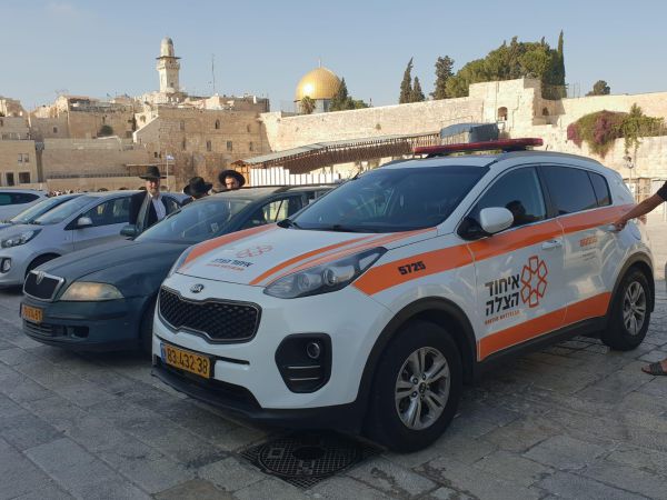 בהשבעה של 'נצח יהודה': החייאה מוצלחת על בן 50 בכותל המערבי