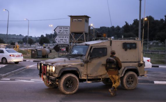 ארבעה קצינים ולוחם נפגעו בתאונת דרכים בצפון