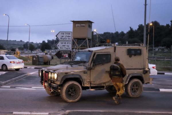 ארבעה קצינים ולוחם נפגעו בתאונת דרכים בצפון