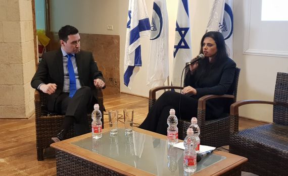 איילת שקד מצטרפת למתקפה על בני גנץ