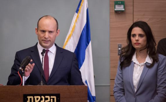 "פרישת בנט ושקד- סטירה מצלצלת וסכין בגב"