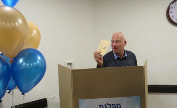 היו"ר הצביע: החלו הבחירות לראשות האיחוד הלאומי
