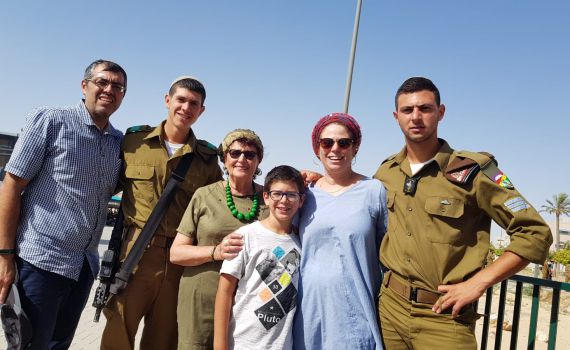 "דמי רותח": מכתב גלוי מאמא דואגת לבני גנץ