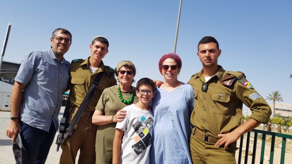 "דמי רותח": מכתב גלוי מאמא דואגת לבני גנץ