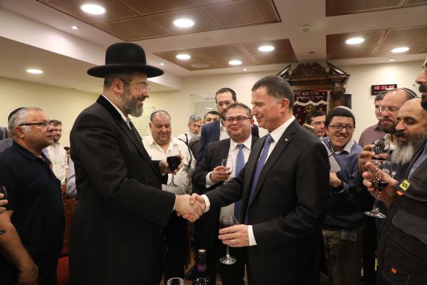 הרב הראשי קבע את מזוזת הכנסת הראשונה