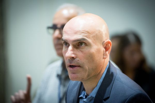 נווה הגיש תלונה במשטרה, הראייה בנייד קבילה?