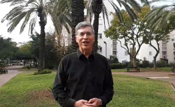 לכבוד ט"ו בשבט: אבשלום קור עושה סדר• צפו