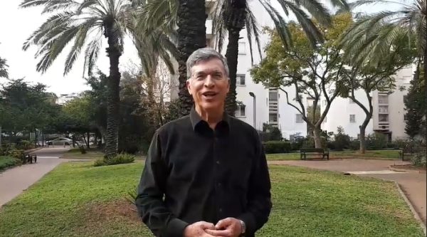 לכבוד ט"ו בשבט: אבשלום קור עושה סדר• צפו