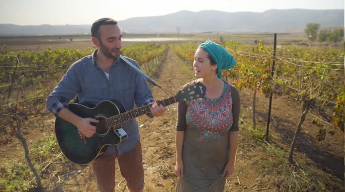 צפו: יונינה בשיתוף פעולה מפתיע עם זמרת מסין