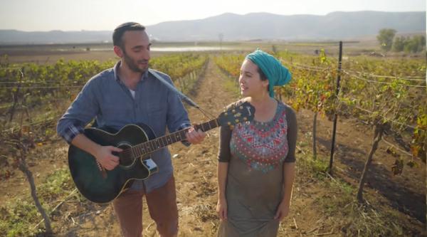 לכבוד ט"ו בשבט: יונינה שרים לאה גולדברג• צפו