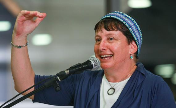 "עלילה? אז שהרב טאו יצא ויתבע את עלבונו"