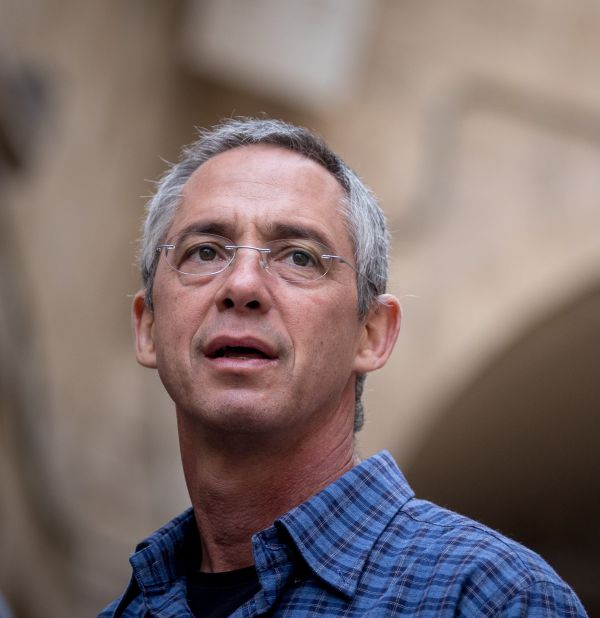 בנו של הוגה ההתנתקות: "בנט מכר הכל בשביל ג'וב"