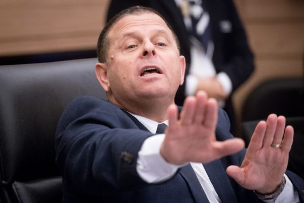 כבל לא מתנצל: "ברור לי שאשלם מחיר פוליטי"