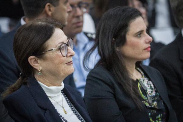 היסטריה סביב הפרשה, חיות ושקד בהודעה משותפת