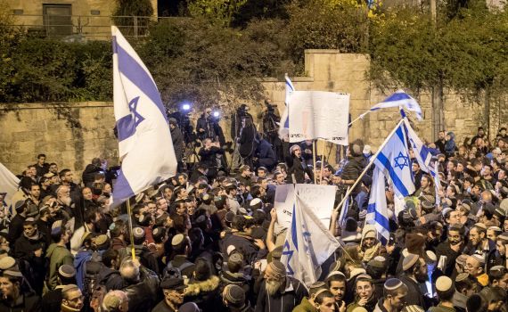 משמרת מול בית רה"מ: "עוד 2 מליון תושבים ליו"ש"