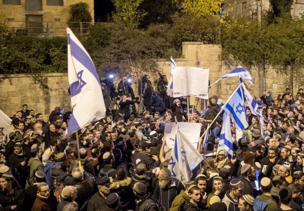 משמרת מול בית רה"מ: "עוד 2 מליון תושבים ליו"ש"