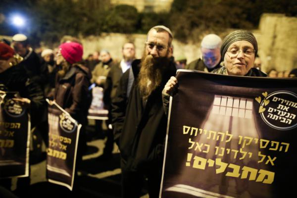 אביו של הקטין העצור בשב"כ: "הוא חף מפשע"