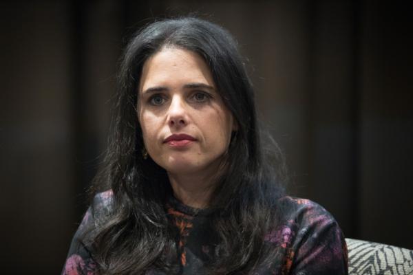 בפתח ישיבת הממשלה: השרים תוקפים את גנץ