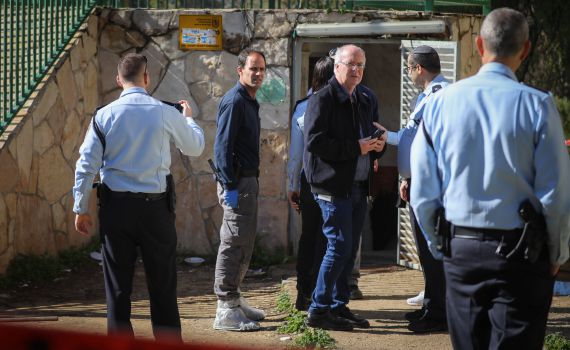 באמצעות הכנסת סמוי: נעצרו מעורבים ב-60 ניסיונות חיסול | צפו