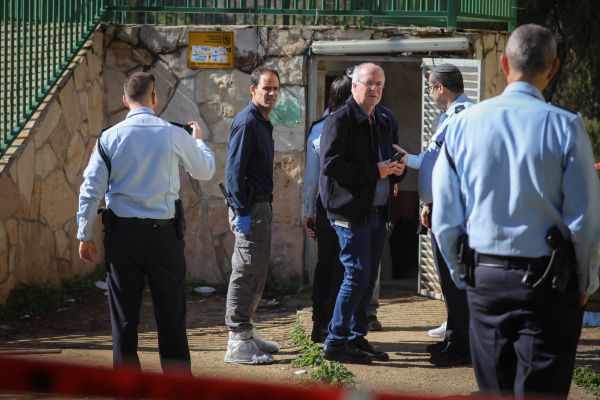 באמצעות הכנסת סמוי: נעצרו מעורבים ב-60 ניסיונות חיסול | צפו