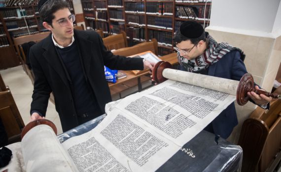 "המומים ומזועזעים": צרפת מגיבה לחילול בית הכנסת