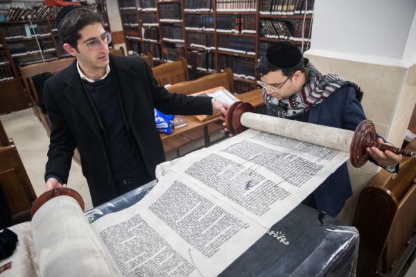 "המומים ומזועזעים": צרפת מגיבה לחילול בית הכנסת