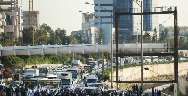 מחאת יוצאי אתיופיה: אלפים חסמו את נתיבי איילון