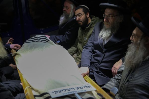 הרב של כולנו: הרב אלישע וישליצקי ז"ל מובא למנוחות