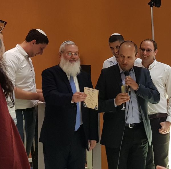 נרשמו חיוכים: הרב בן דהן ערך חופה; בנט כובד בברכה