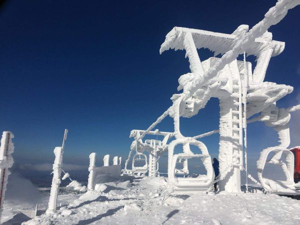 מרהיב• הירדן זורם לכינרת והשלג נערם בחרמון. צפו: