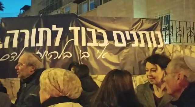 בקרית היובל יצאו למחות נגד חילול ספרי התורה