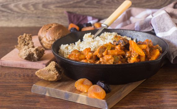 סורגים שבת: מתכון לתבשיל בשר עם פירות יבשים