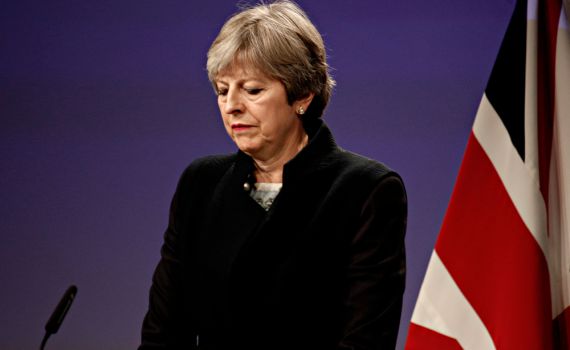 לאחר דחיית ההסכם: ממשלת בריטניה בסכנה