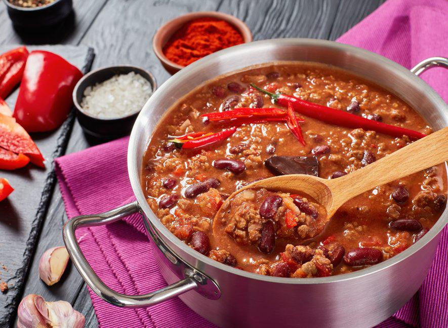 פסק ההלכה שמטלטל את הציבור החרדי: אסור לאכול צ'ולנט ביום חול