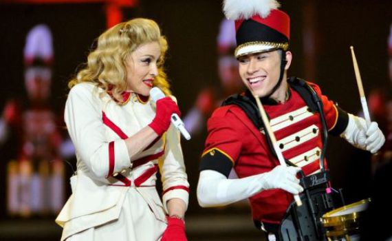 במקום עומר אדם? זמרים בינלאומיים בדרך לאירוויזיון