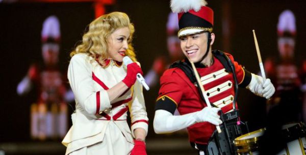 במקום עומר אדם? זמרים בינלאומיים בדרך לאירוויזיון