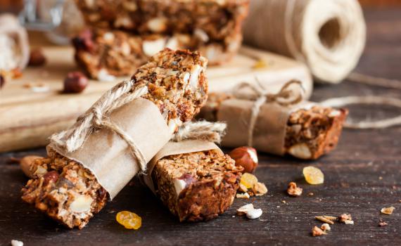 פעמיים כי טוב: 2 מתכונים לחטיפים מפירות יבשים