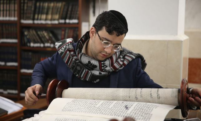  המומים וכואבים: תיעוד חילול בית הכנסת בירושלים