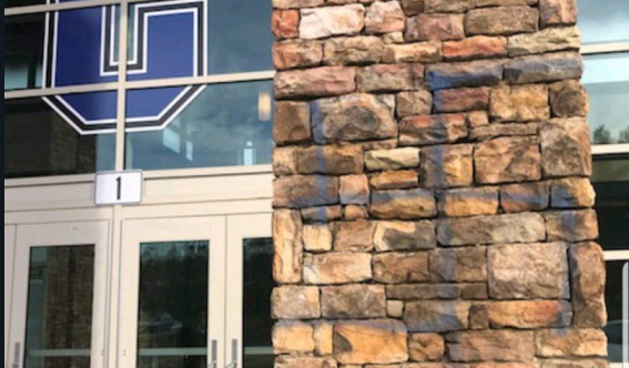 זעזוע בארה"ב: צלבי קרס רוססו על קירות בית ספר