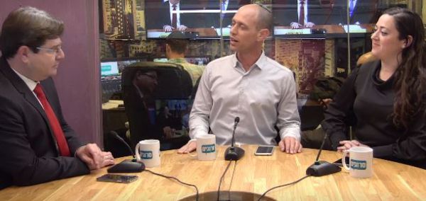 אקוניס: "המום מתפקוד התקשורת מול בני גנץ"